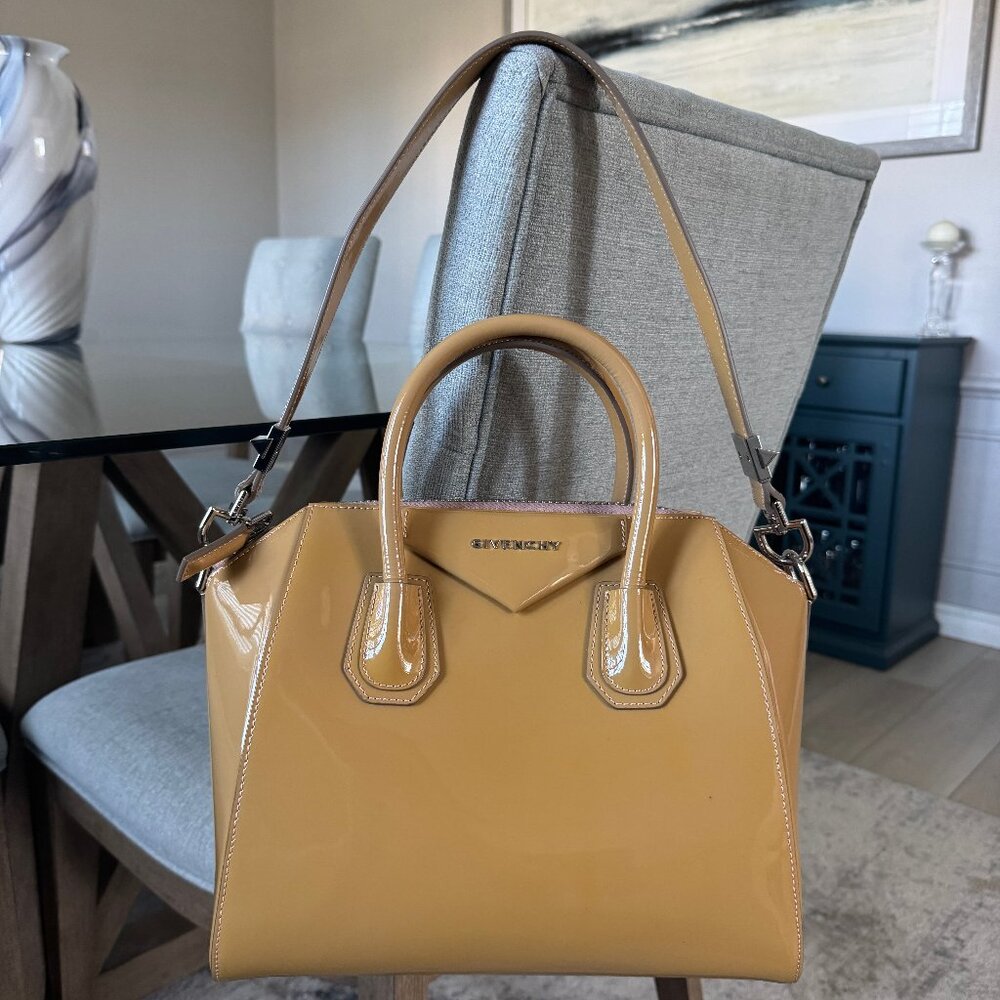 GIVENCHY PATENT LEATHER Antigona Beige Small